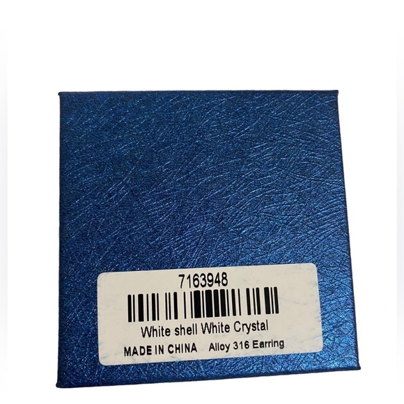 White Shell white Austrian crystal hoop earrings - Picture 10 of 11